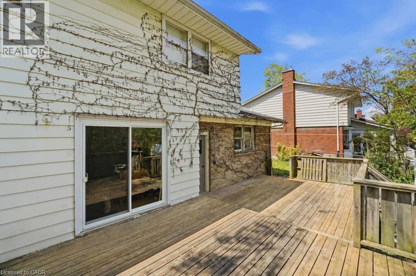 46 BIRCHCLIFF Avenue — photo 9 of 11