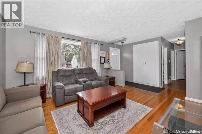 190 Maple Street — photo 4 of 34