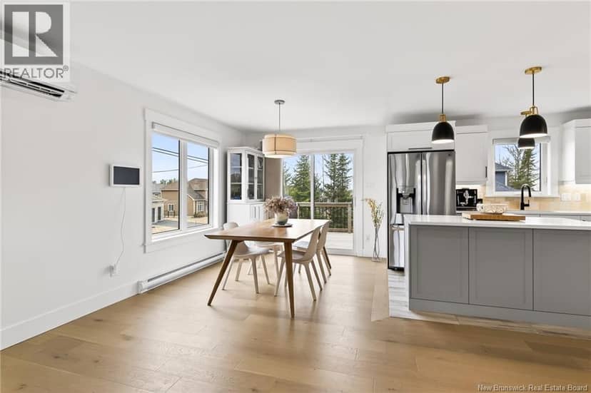 458 Gaspé Street — photo 7 of 40