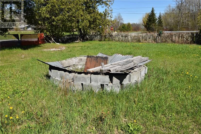 26 & 28 Algoma Street — photo 13 of 21