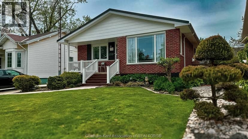 94 Stanley AVENUE — photo 1 of 31