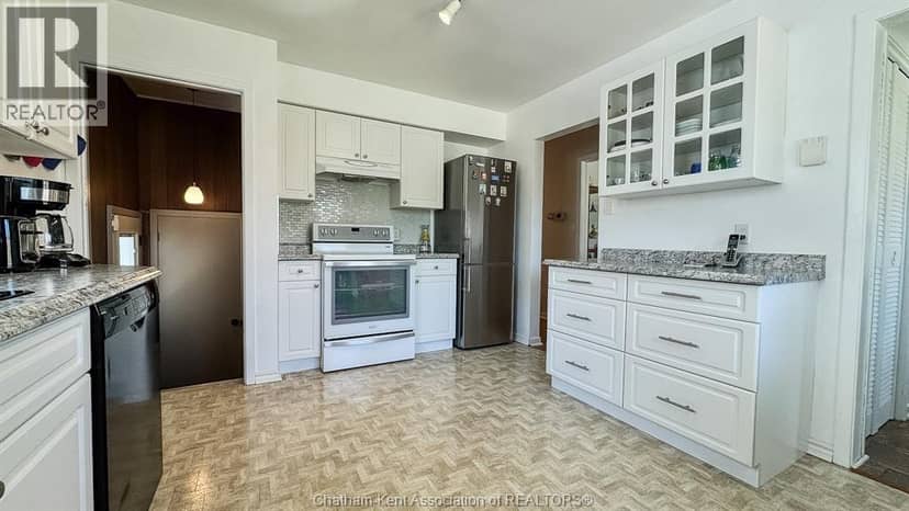 94 Stanley AVENUE — photo 6 of 31