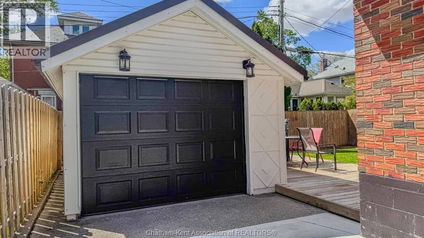 94 Stanley AVENUE — photo 28 of 31