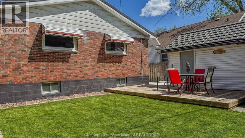 94 Stanley AVENUE — photo 30 of 31