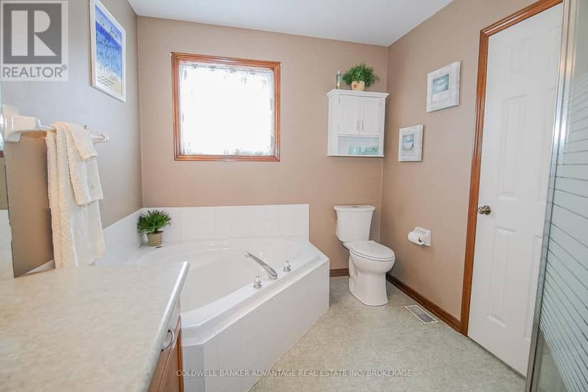 19 Windle Village Crescent — photo 16 of 34