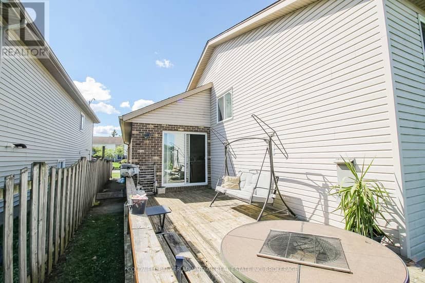19 Windle Village Crescent — photo 26 of 34