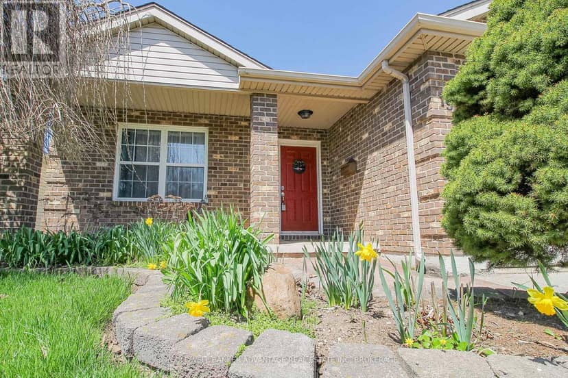 19 Windle Village Crescent — photo 3 of 34