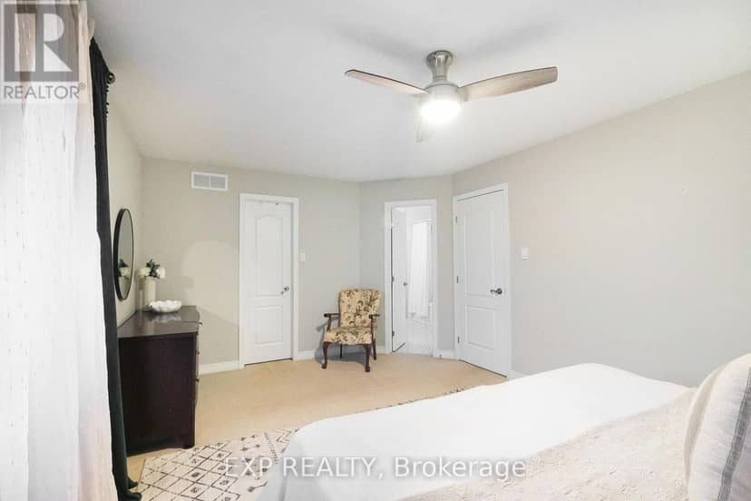 34 Avonmore Crescent — photo 13 of 20
