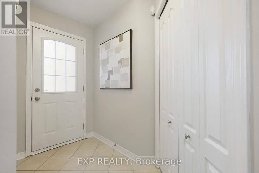 34 Avonmore Crescent — photo 3 of 20