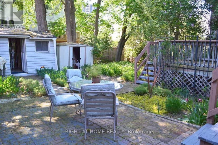 200 Woodroffe Avenue, Ottawa, photo 2