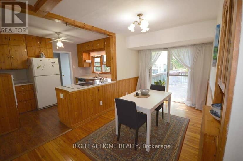 200 Woodroffe Avenue, Ottawa, photo 3
