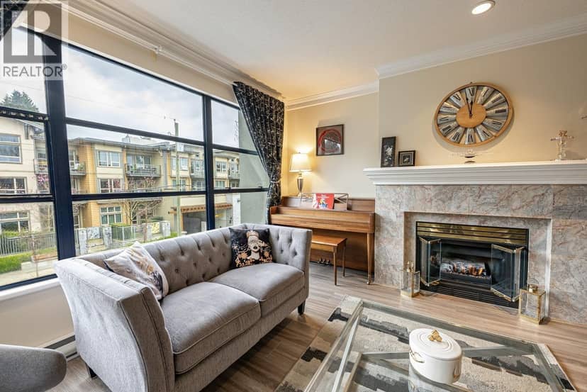 206 3151 WOODBINE DRIVE, North Vancouver, photo 3