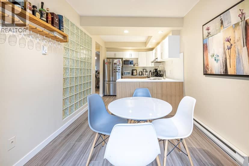 206 3151 WOODBINE DRIVE, North Vancouver, photo 2
