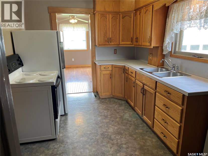 209 2nd AVENUE W, Gravelbourg, photo 3