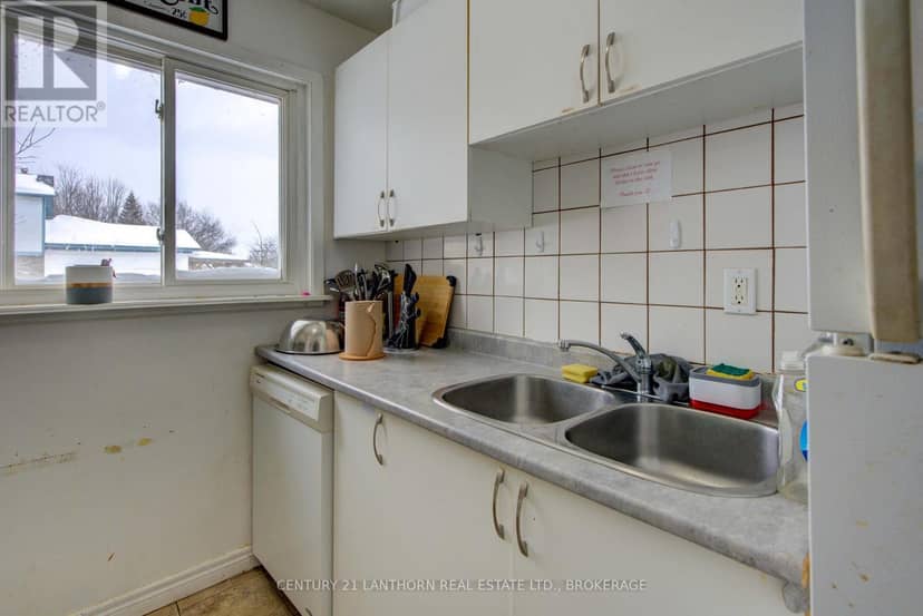 6 Woodstone Crescent — photo 17 of 35