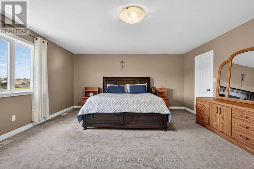 37 Fredonia Crescent — photo 24 of 40