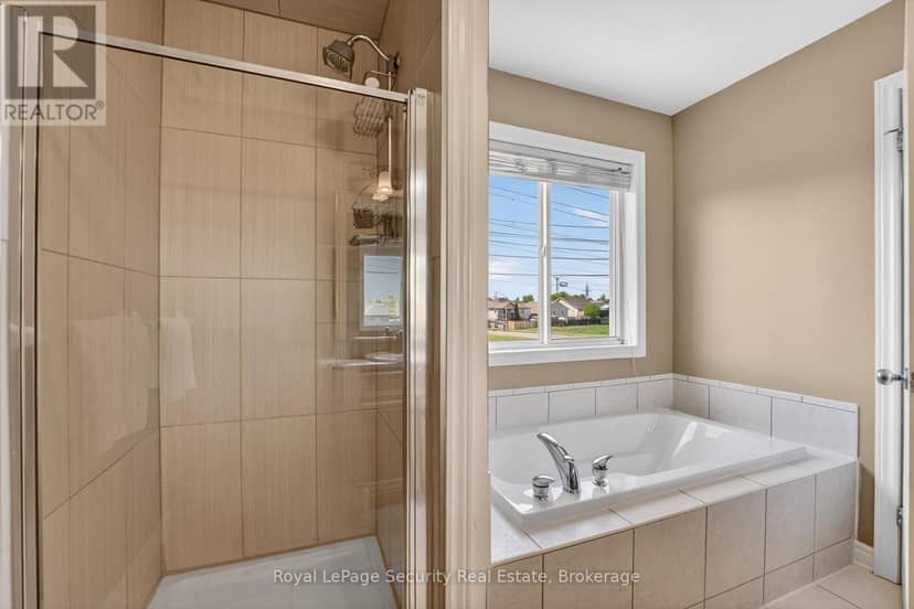 37 Fredonia Crescent — photo 28 of 40