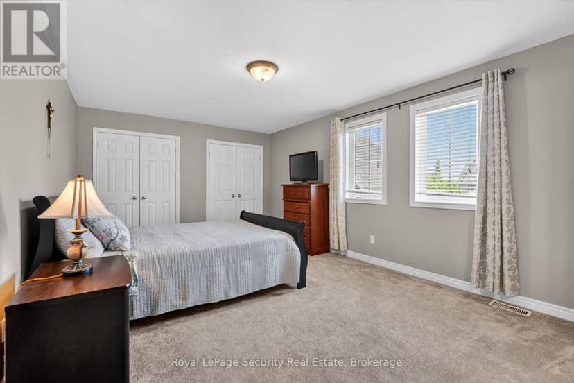 37 Fredonia Crescent — photo 31 of 40
