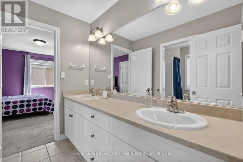 37 Fredonia Crescent — photo 33 of 40