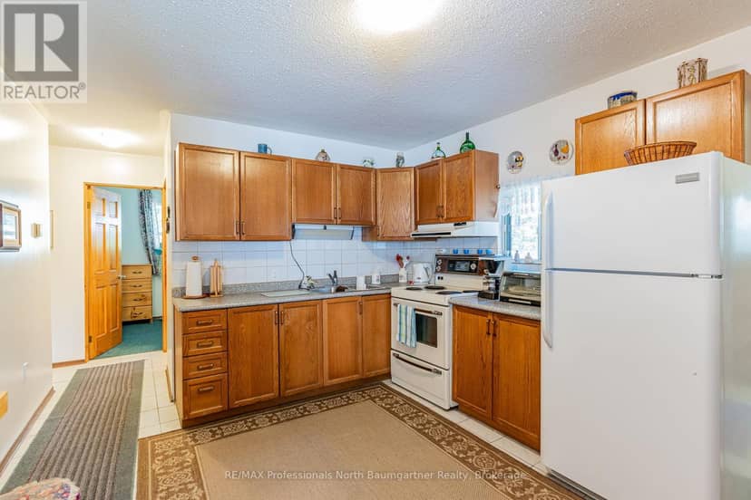 1566 West Settlement Road, Dysart et al, photo 5