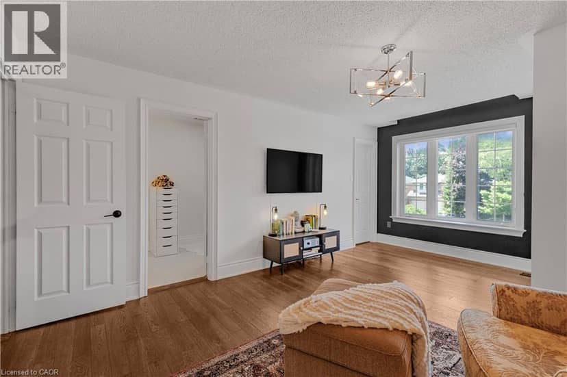 2147 BERWICK Drive — photo 23 of 40