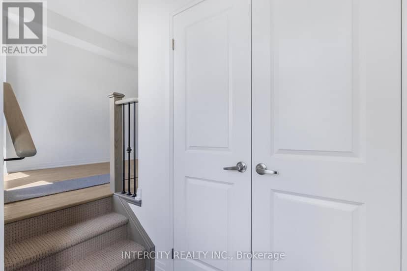 327 Quebec Street — photo 6 of 40
