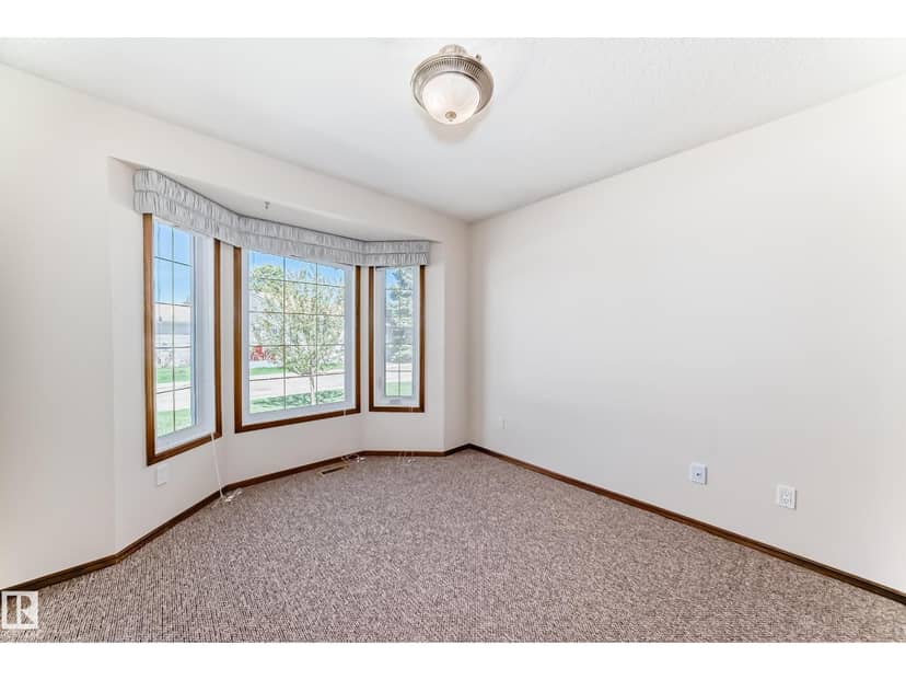 4815 32 AV NW — photo 23 of 38