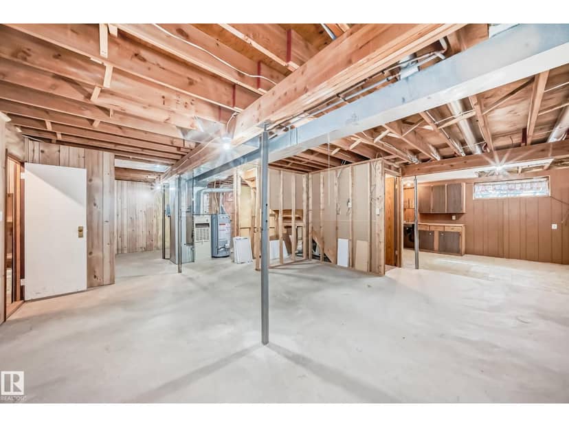 4815 32 AV NW — photo 30 of 38