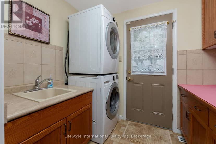 5601 Fifth Line — photo 15 of 40