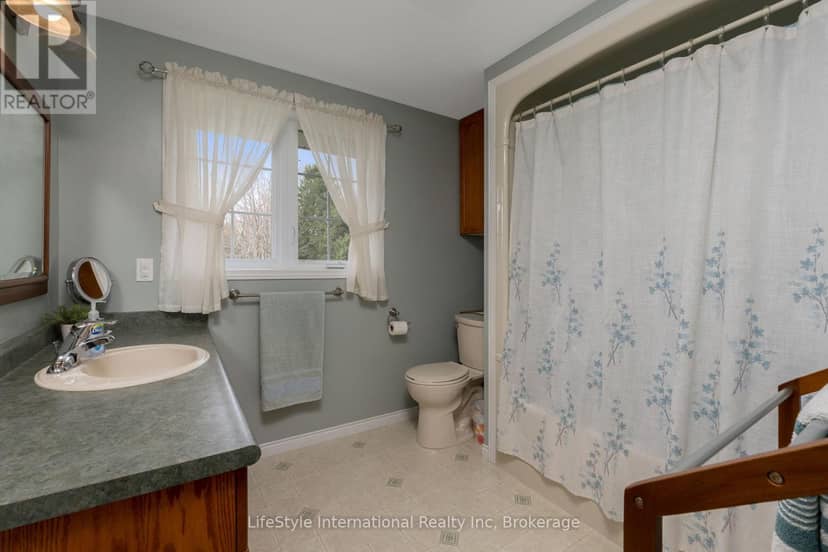 5601 Fifth Line — photo 17 of 40