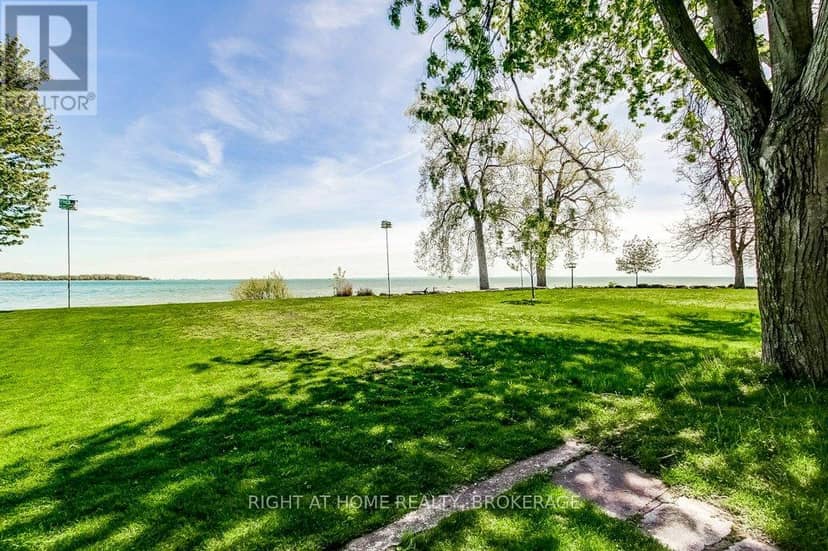 306 Prospect Point Road S — photo 4 of 40