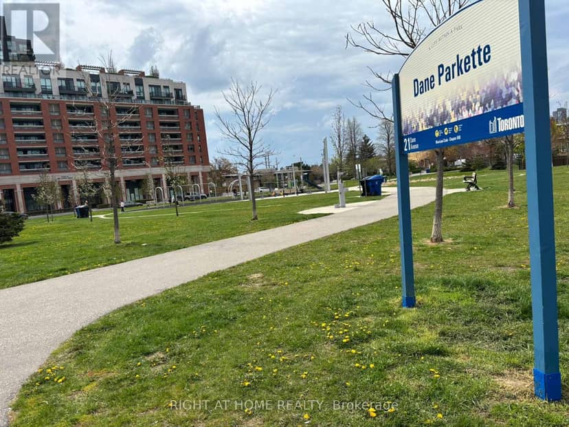 221 - 760 Lawrence Avenue W — photo 26 of 29