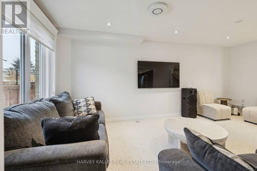 409 Tealby Crescent — photo 7 of 40