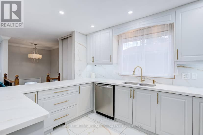 195 Cullum Court, Burlington, photo 8