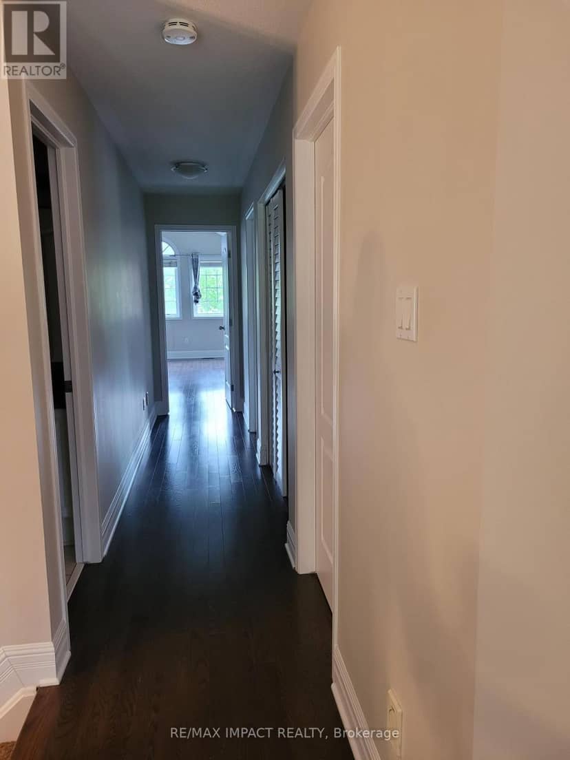 20 Remembrance Crescent — photo 12 of 29