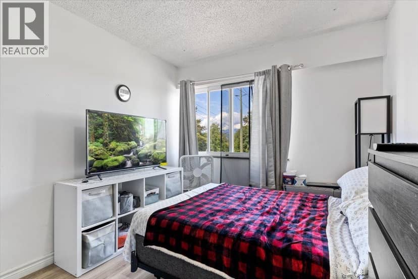 6630-6632 CANADA WAY, Burnaby, photo 3