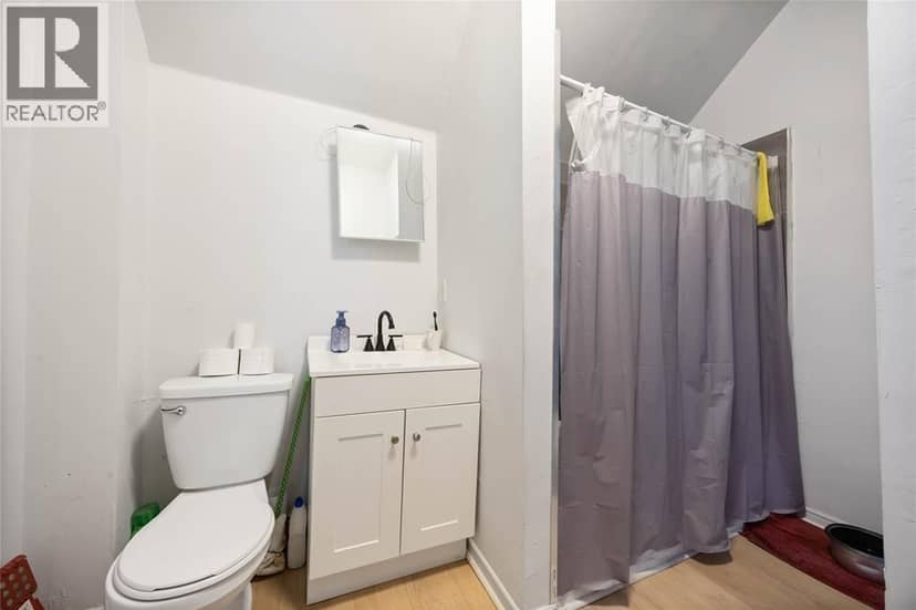 218-220 Mitton STREET South — photo 17 of 29