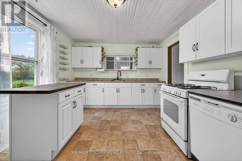 1054 Townline Road E — photo 17 of 40
