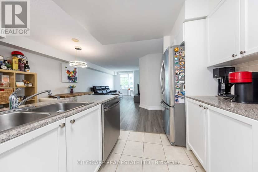609 - 5940 Yonge Street — photo 11 of 20