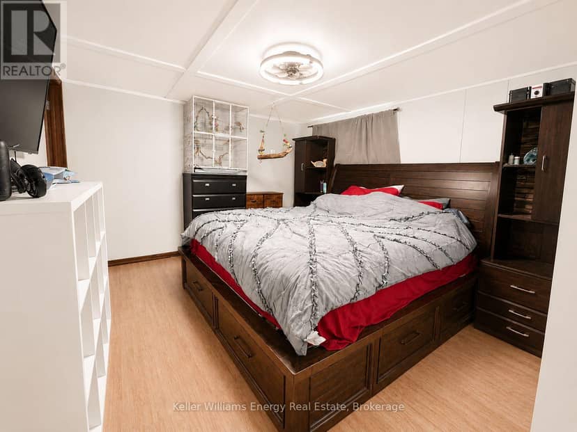 245 Smart Crescent — photo 19 of 32