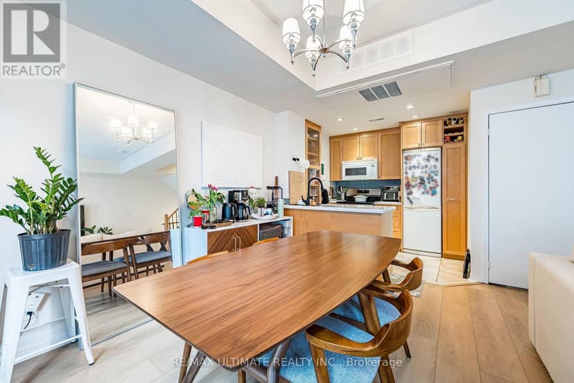 14 - 11 Niagara Street — photo 18 of 40