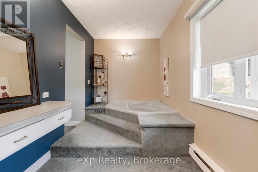 688A Prevost Road — photo 15 of 40
