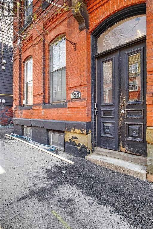 136 Charlotte Street — photo 4 of 40