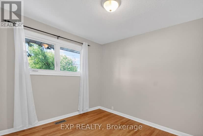 31 Barlyn Avenue — photo 10 of 18