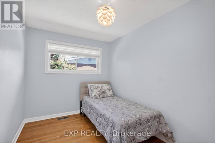 31 Barlyn Avenue — photo 9 of 18