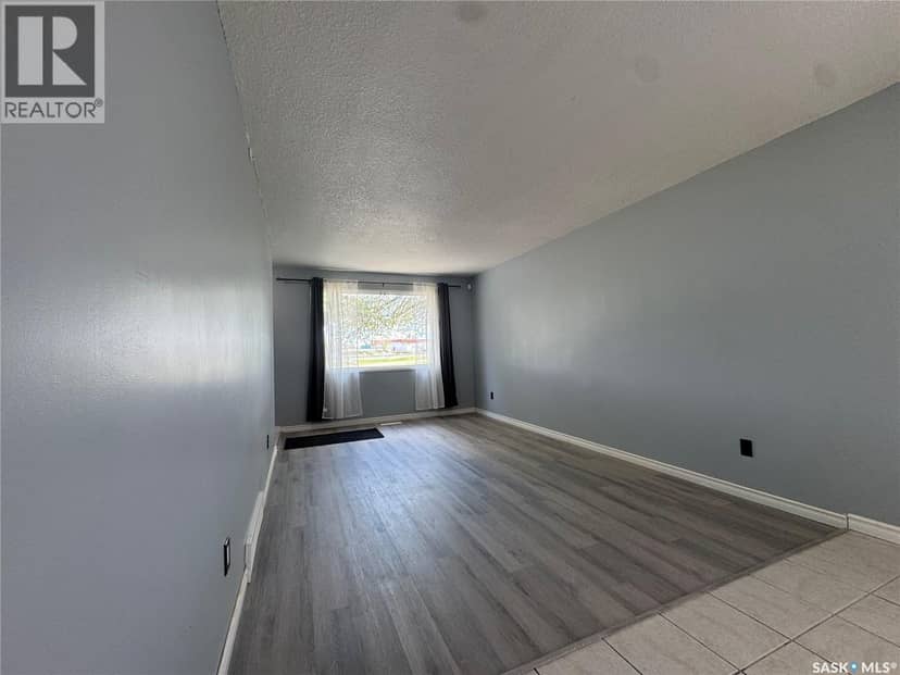 646 Retallack STREET — photo 3 of 25
