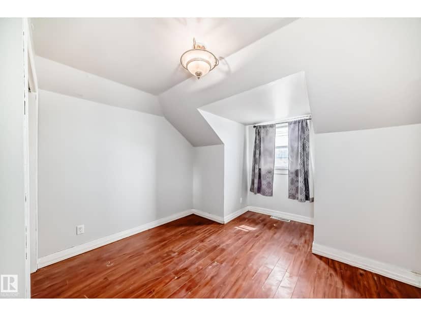 5013-5015 49 AV — photo 13 of 31