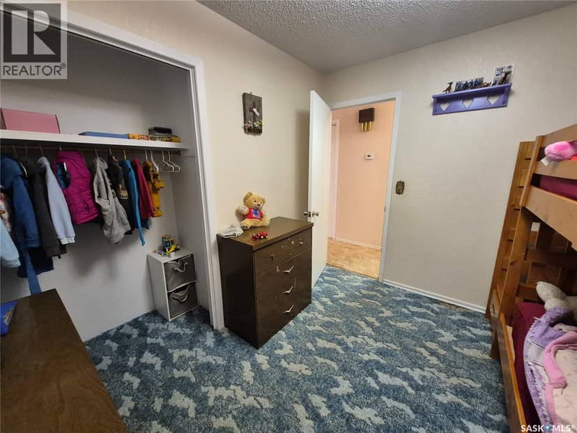 10 Yandeau CRESCENT — photo 12 of 40