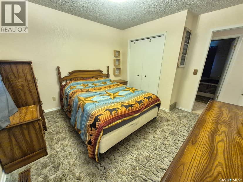 10 Yandeau CRESCENT — photo 19 of 40
