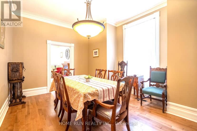 431 Gilmour Street — photo 10 of 40